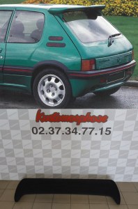 Aileron Peugeot 205 design goutte d'eau fermé sans feu de stop