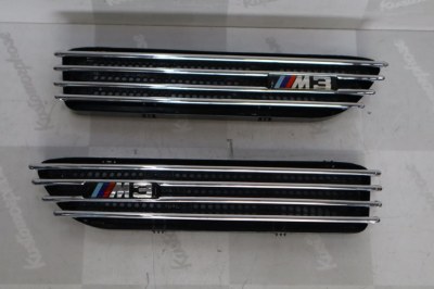 Grilles d’ailes BMW M3 E46 Noir et chrome OEM avec logos M3