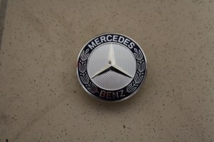 Logo écusson capot pour Mercedes classe C