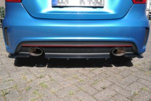 Lame de central de diffuseur avec barre vertical noir brillant pour Mercedes classe A W176 AMG LINE